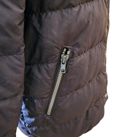 Marmot Black Puffer Jacket with Faux Fur Hood and Quilted Design - Picture 10 of 15